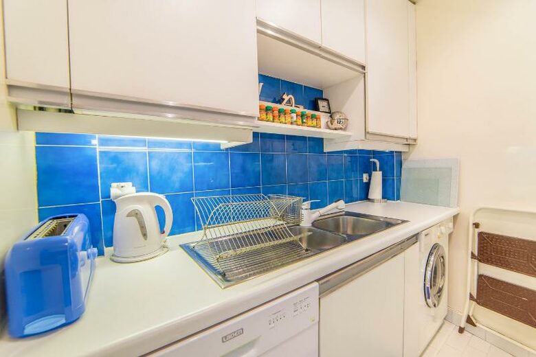 Passy Trocadero Townhome: Private Entrance - Paris, France