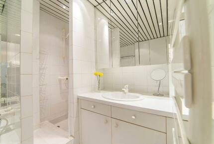 Passy Trocadero Townhome: Private Entrance - Paris, France