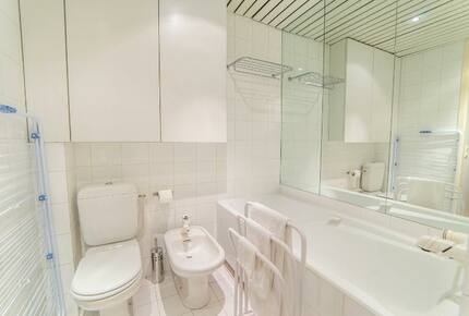 Passy Trocadero Townhome: Private Entrance - Paris, France