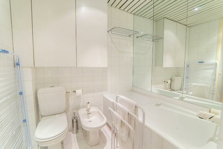 Passy Trocadero Townhome: Private Entrance - Paris, France