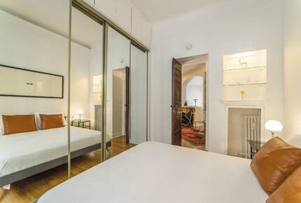 Passy Trocadero Townhome: Private Entrance - Paris, France