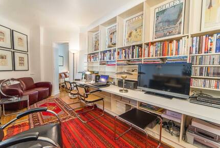 Passy Trocadero Townhome: Private Entrance - Paris, France