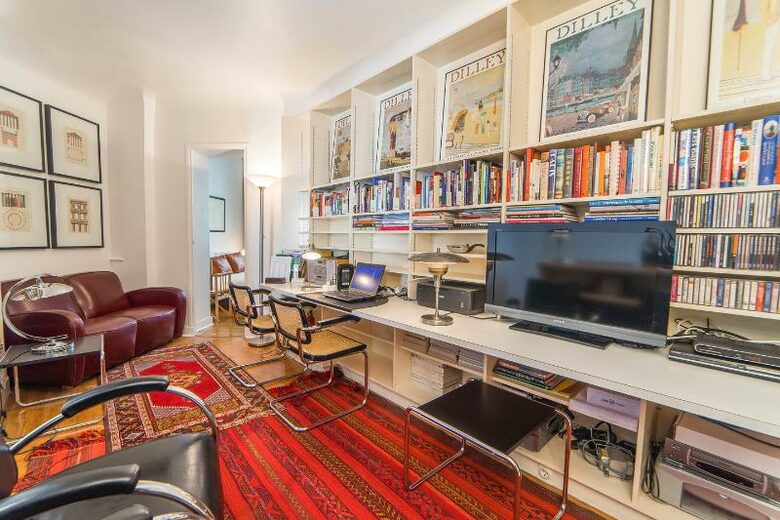 Passy Trocadero Townhome: Private Entrance - Paris, France