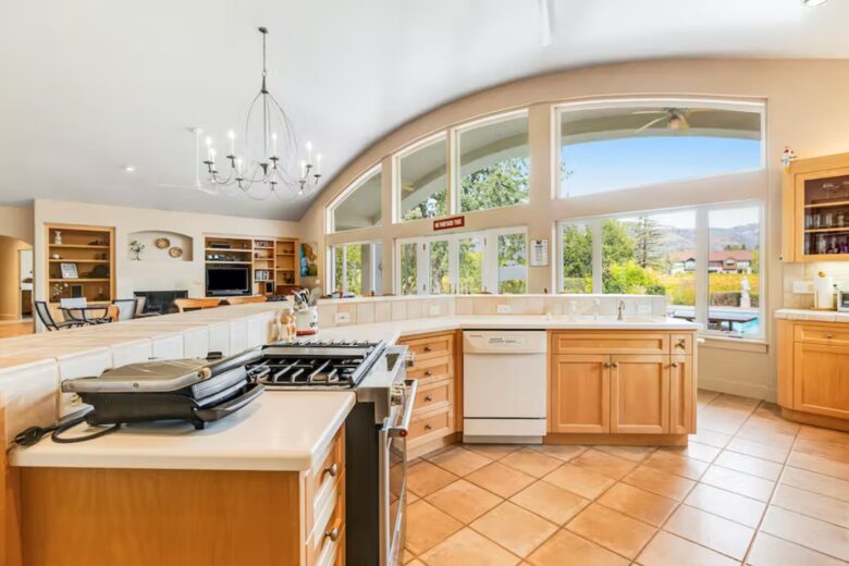 Wine Country Vineyard Estate - Kenwood, California