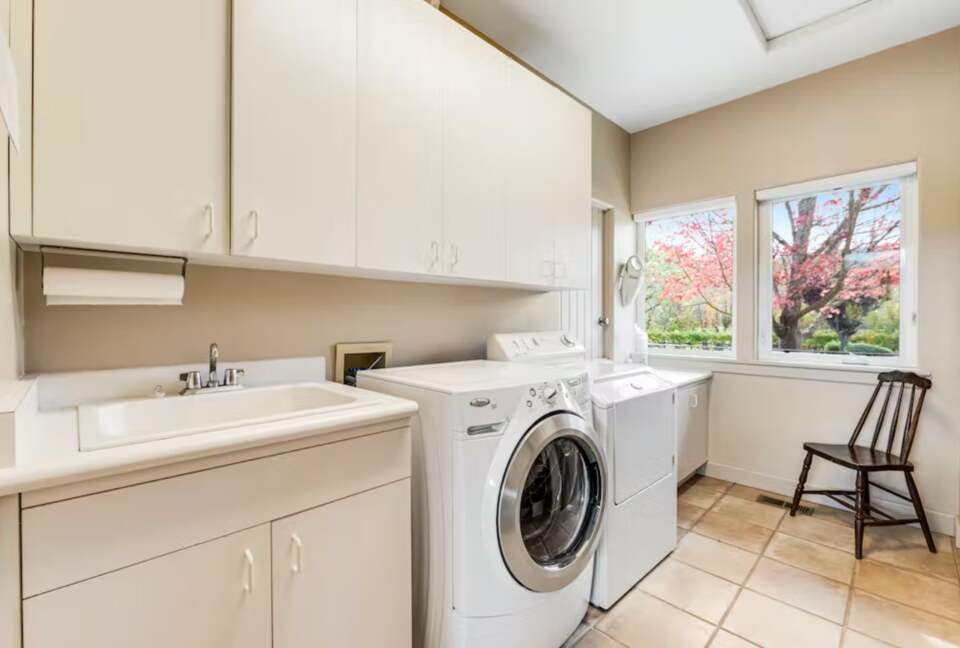 Wine Country Vineyard Estate - Kenwood, California