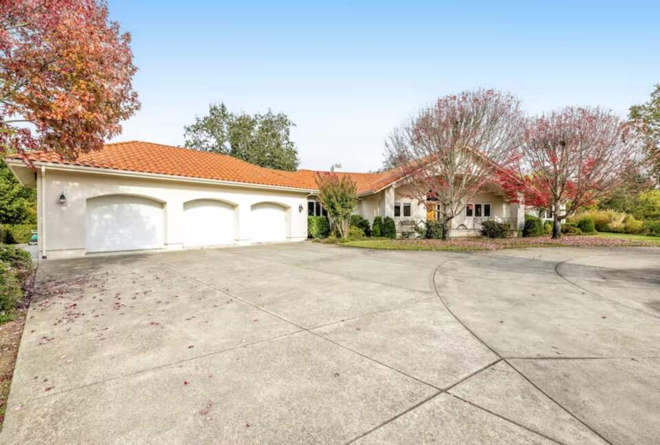 Wine Country Vineyard Estate - Kenwood, California