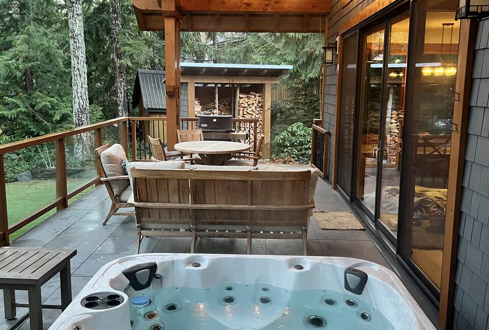 Outdoor covered patio with hot tub and bbq
