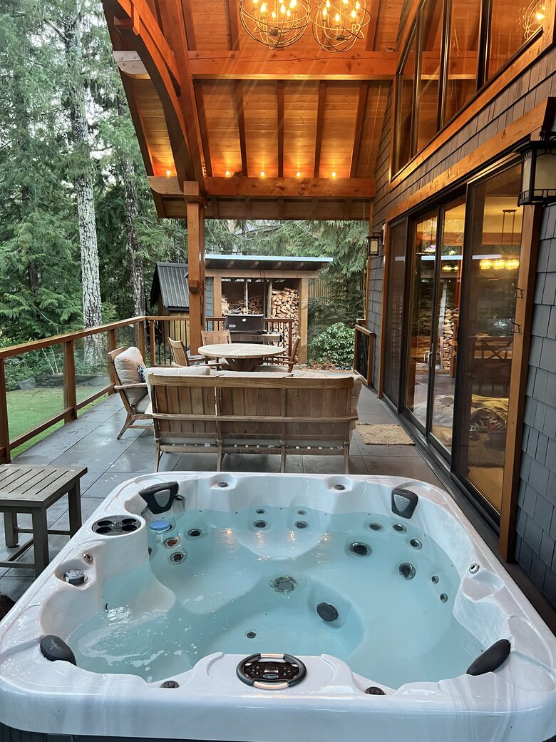 Outdoor covered patio with hot tub and bbq