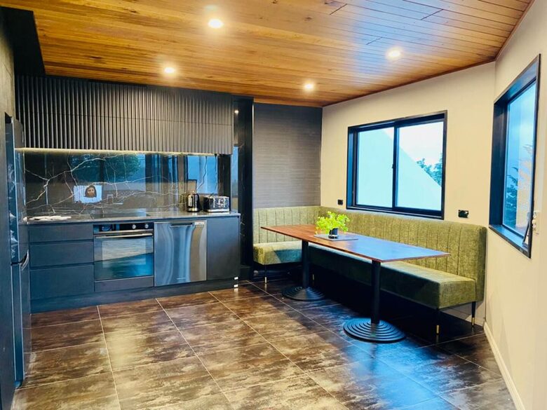 Queenstown home with stunning views and space for the family - Queenstown, New Zealand