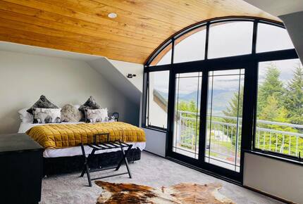 Queenstown home with stunning views and space for the family - Queenstown, New Zealand