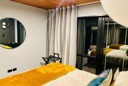 Queenstown home with stunning views and space for the family - Queenstown, New Zealand