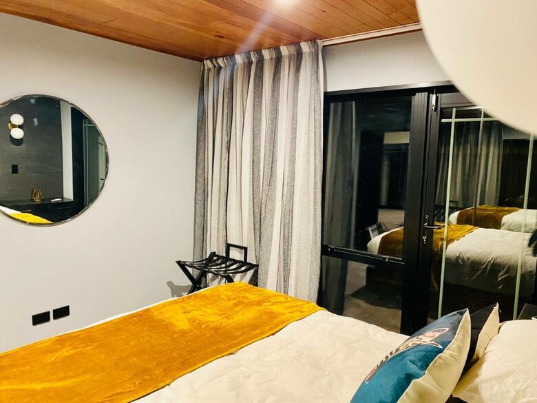 Queenstown home with stunning views and space for the family - Queenstown, New Zealand