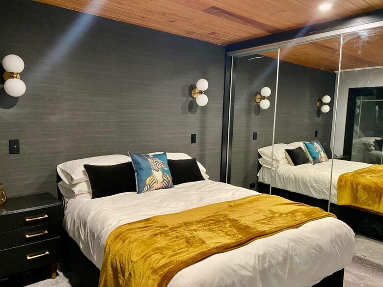 Queenstown home with stunning views and space for the family - Queenstown, New Zealand