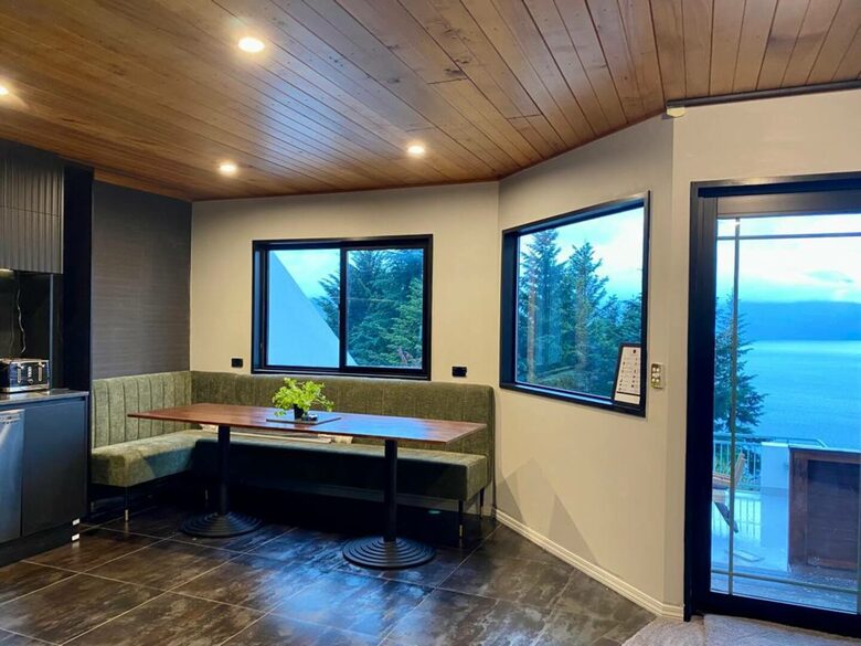 Queenstown home with stunning views and space for the family - Queenstown, New Zealand