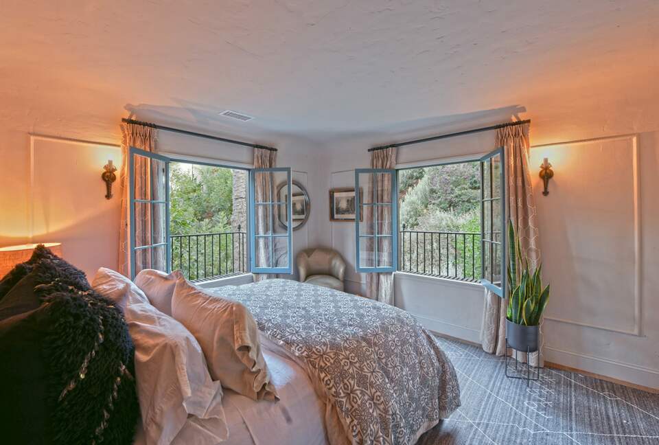 Stunning Hollywood Hills Oasis - Los Angeles, California