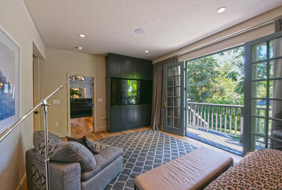 Stunning Hollywood Hills Oasis - Los Angeles, California