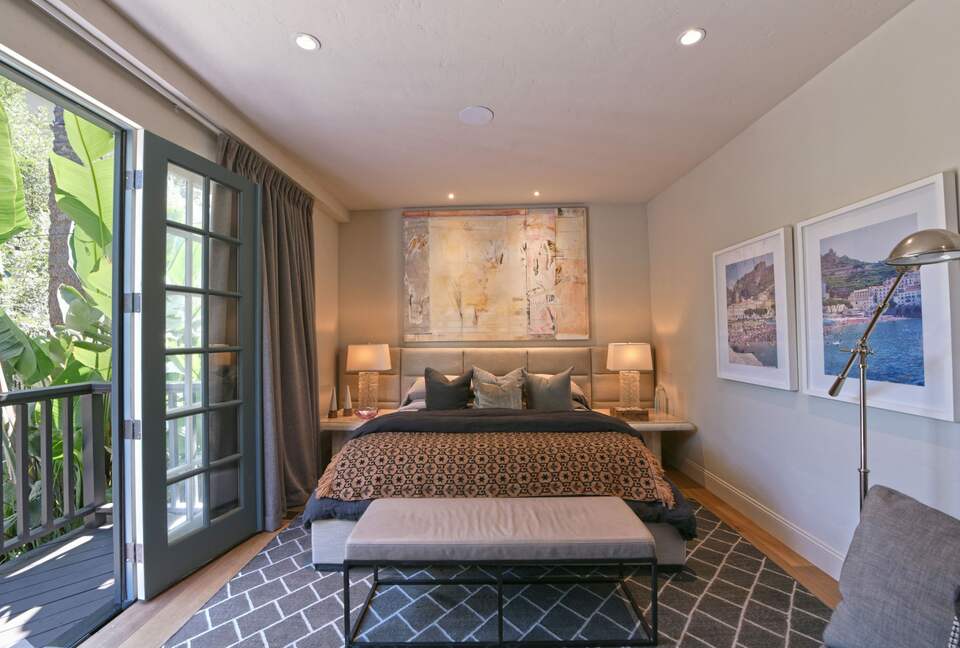 Stunning Hollywood Hills Oasis - Los Angeles, California