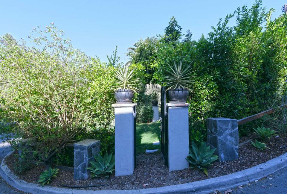 Stunning Hollywood Hills Oasis - Los Angeles, California