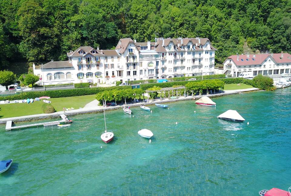 Lake Annecy Villa With Stunning Views and Private Beach - Annecy, France