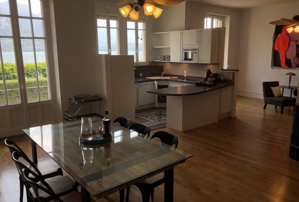 Lake Annecy Villa With Stunning Views and Private Beach - Annecy, France