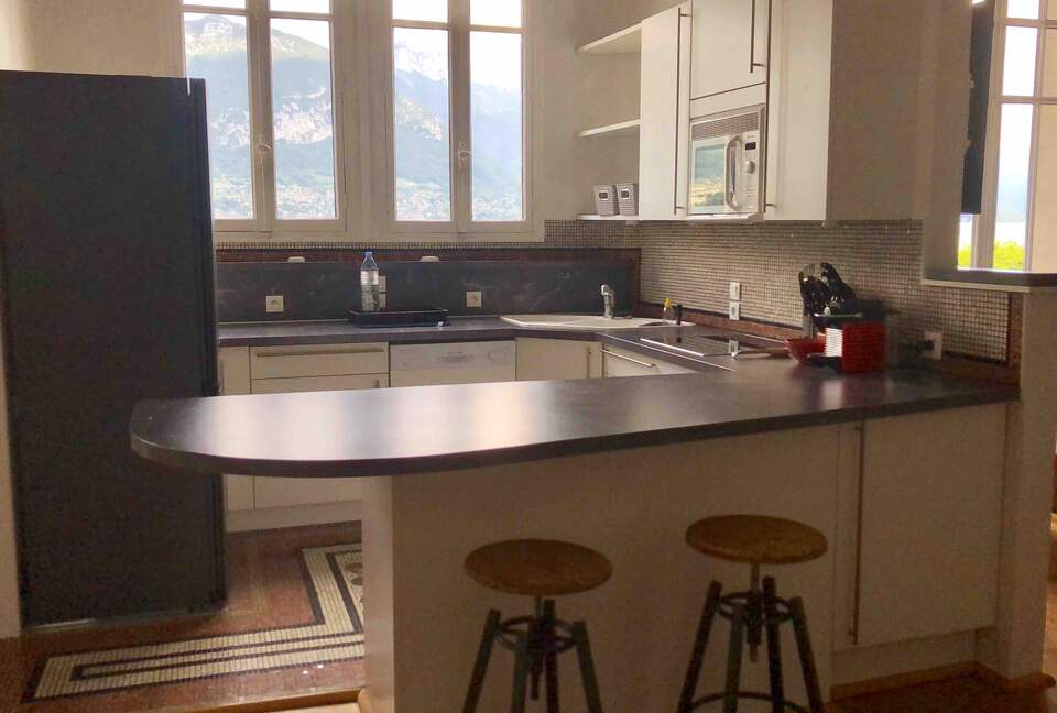 Lake Annecy Villa With Stunning Views and Private Beach - Annecy, France