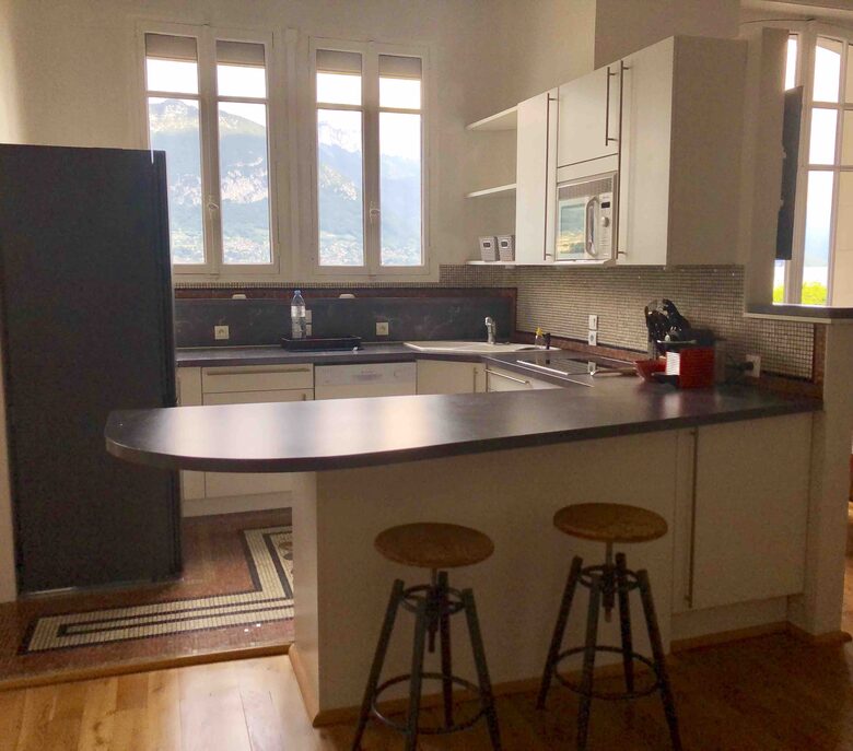 Lake Annecy Villa With Stunning Views and Private Beach - Annecy, France