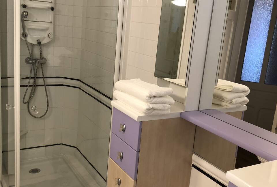 Lake Annecy Villa With Stunning Views and Private Beach - Annecy, France