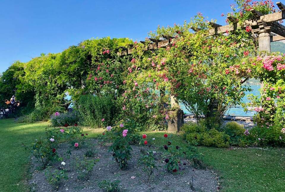 Lake Annecy Villa With Stunning Views and Private Beach - Annecy, France