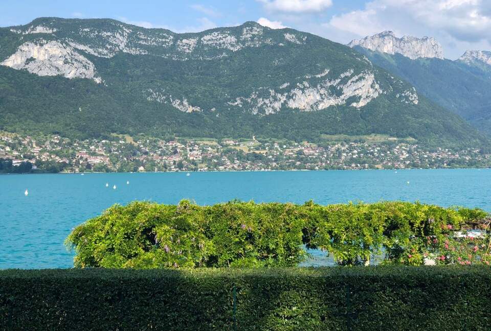 Lake Annecy Villa With Stunning Views and Private Beach - Annecy, France