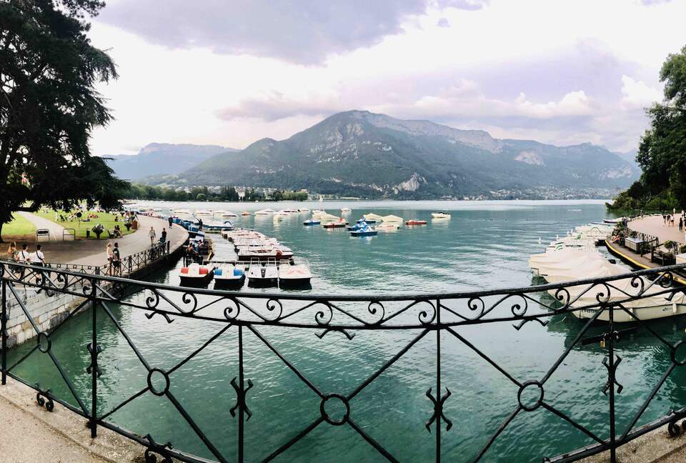 Lake Annecy Villa With Stunning Views and Private Beach - Annecy, France