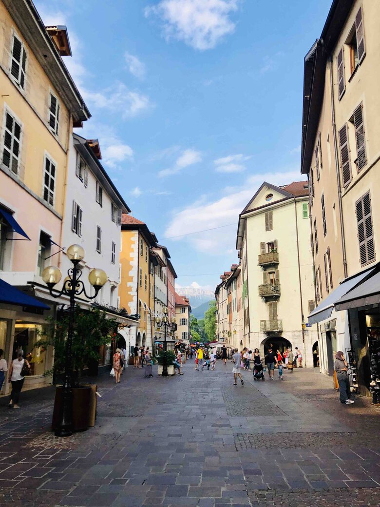 Lake Annecy Villa With Stunning Views and Private Beach - Annecy, France