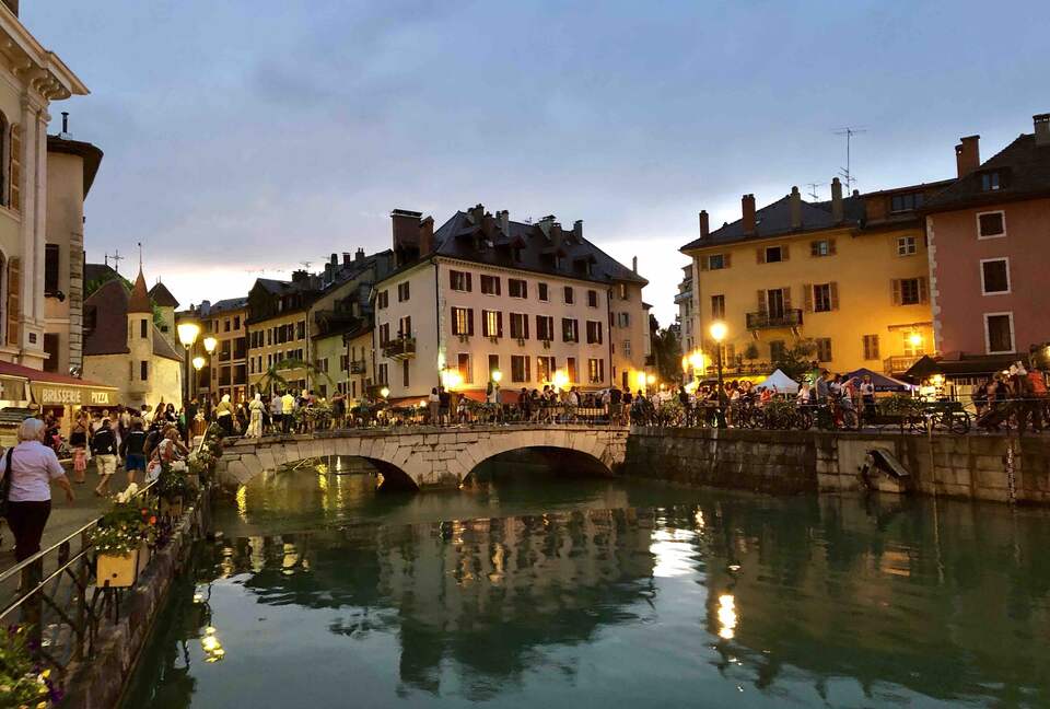 Lake Annecy Villa With Stunning Views and Private Beach - Annecy, France