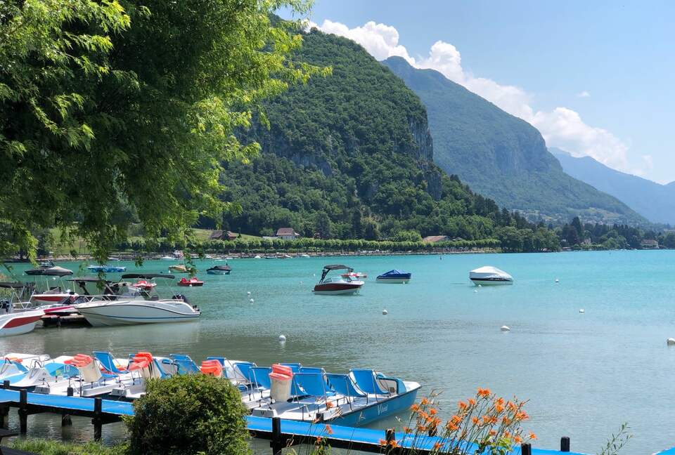 Lake Annecy Villa With Stunning Views and Private Beach - Annecy, France