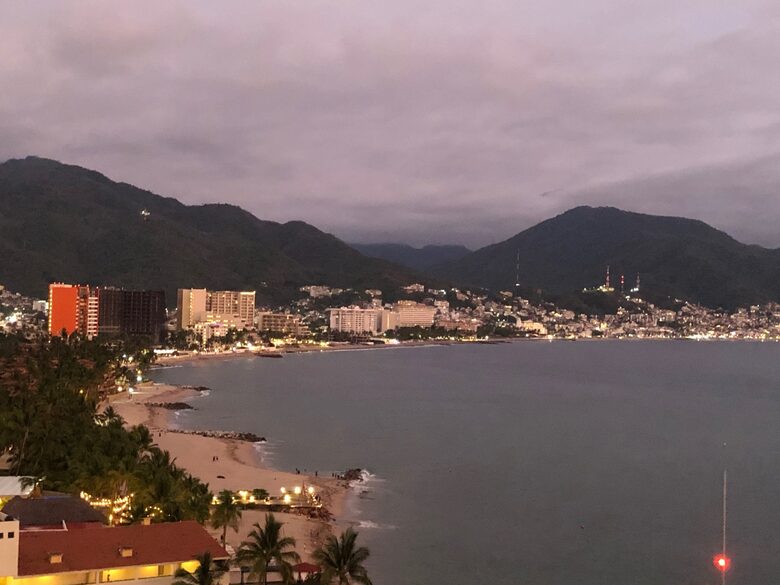 Night view of rivera.