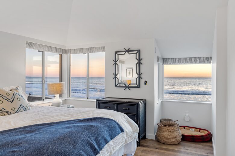 Contemporary Ocean Front Home - Stinson Beach, California