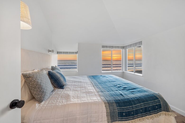 Contemporary Ocean Front Home - Stinson Beach, California