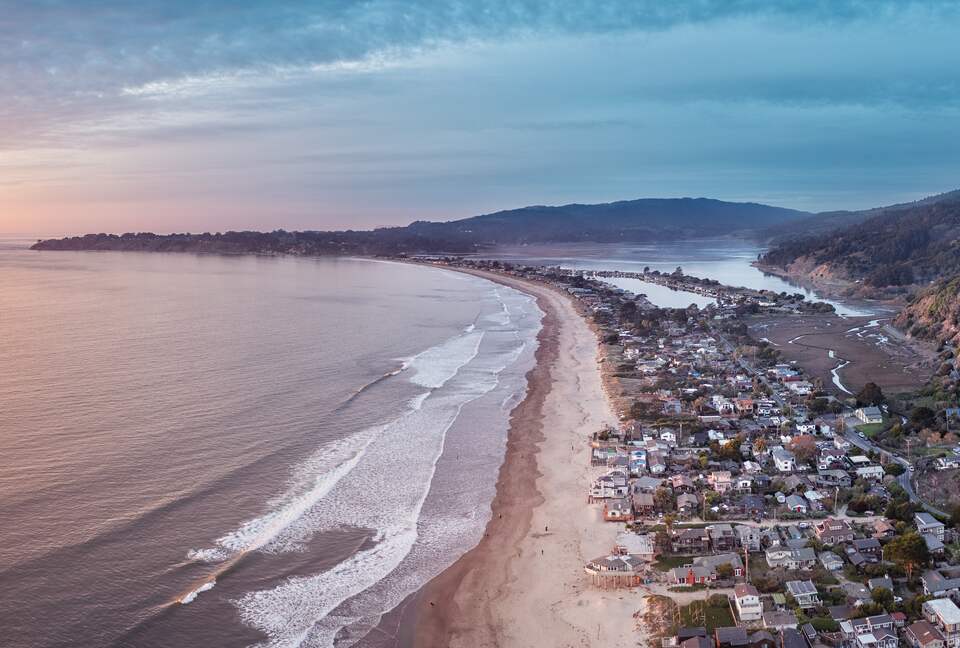 Contemporary Ocean Front Home - Stinson Beach, California