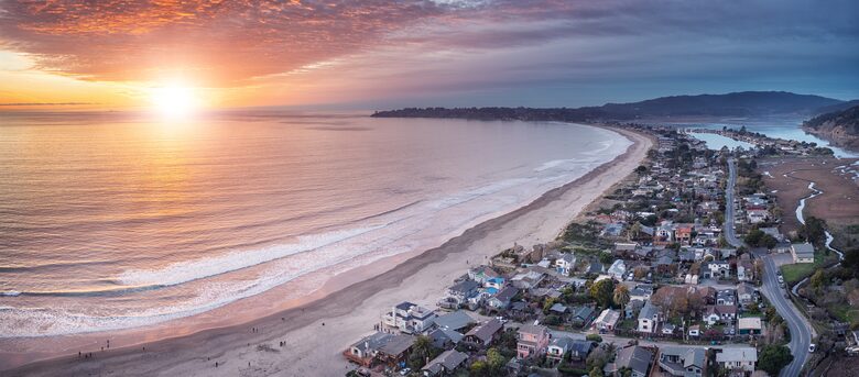 Contemporary Ocean Front Home - Stinson Beach, California