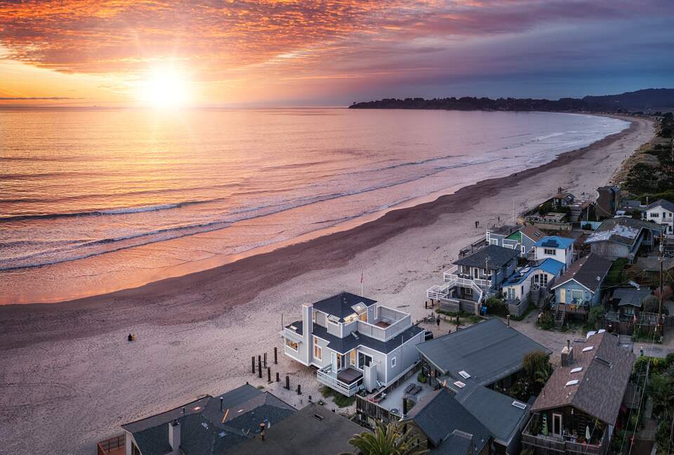 Contemporary Ocean Front Home - Stinson Beach, California