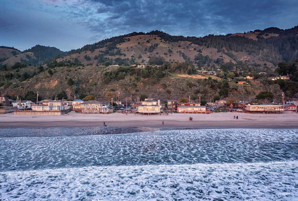 Contemporary Ocean Front Home - Stinson Beach, California
