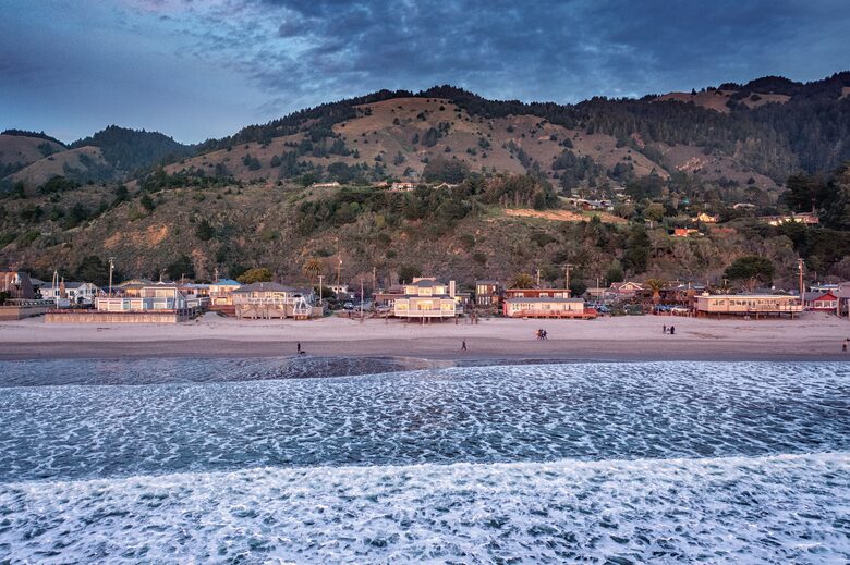 Contemporary Ocean Front Home - Stinson Beach, California
