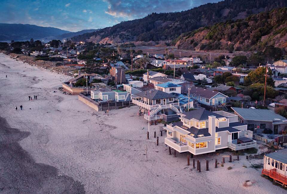 Contemporary Ocean Front Home - Stinson Beach, California