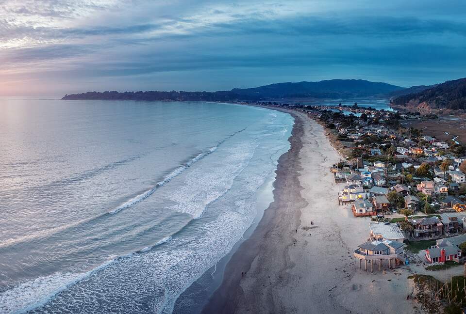 Contemporary Ocean Front Home - Stinson Beach, California