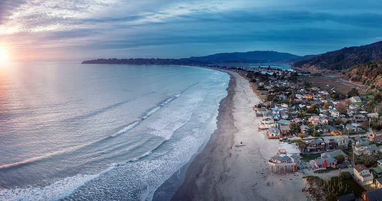 Contemporary Ocean Front Home - Stinson Beach, California
