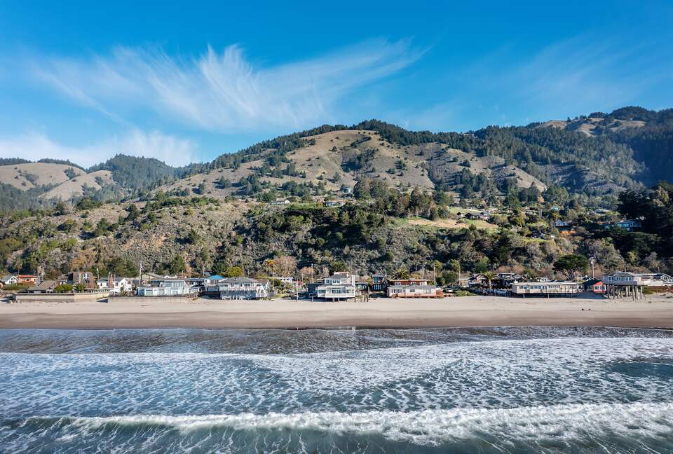 Contemporary Ocean Front Home - Stinson Beach, California