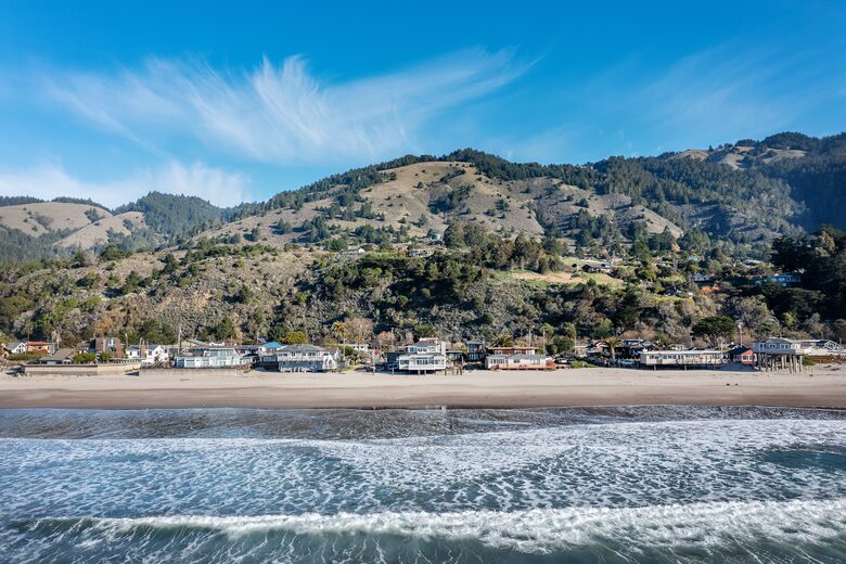 Contemporary Ocean Front Home - Stinson Beach, California