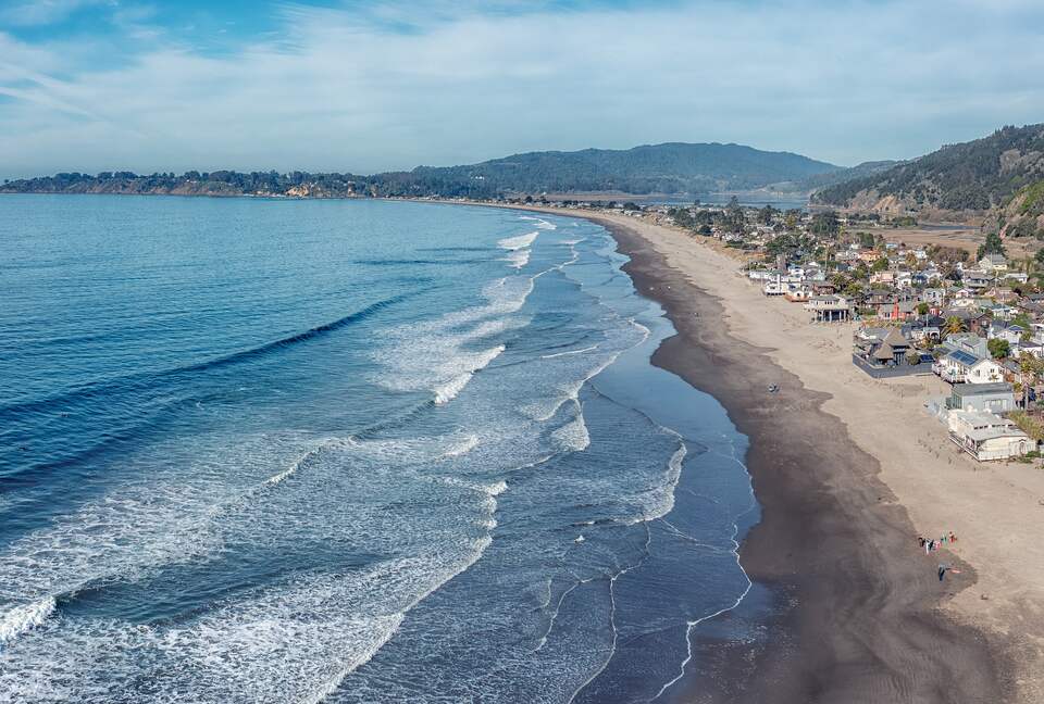 Contemporary Ocean Front Home - Stinson Beach, California