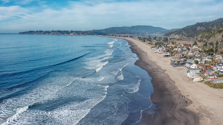 Contemporary Ocean Front Home - Stinson Beach, California