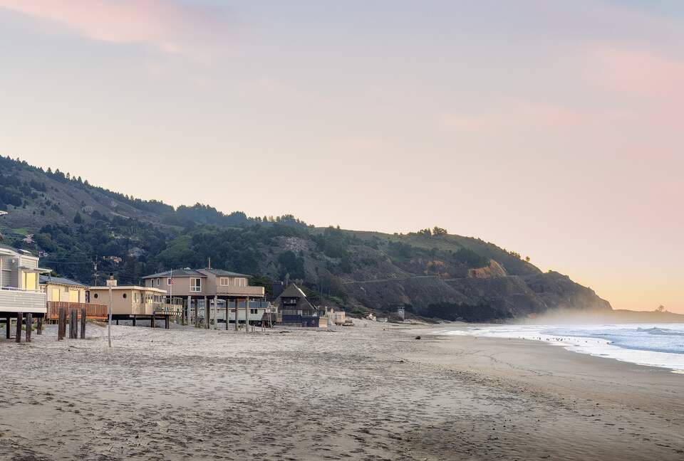 Contemporary Ocean Front Home - Stinson Beach, California