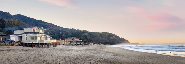 Contemporary Ocean Front Home - Stinson Beach, California